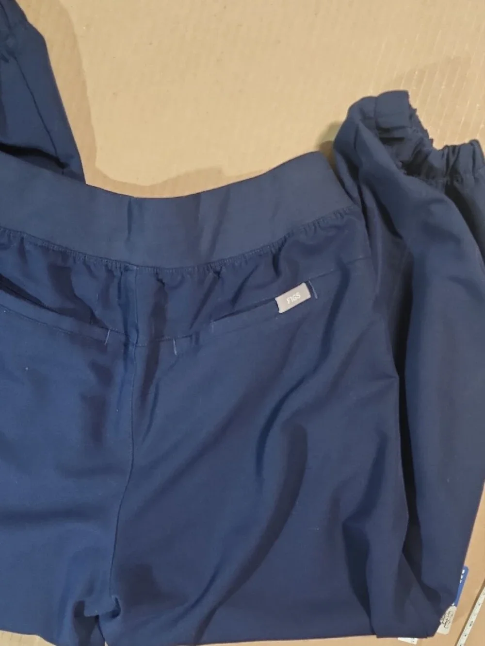 FIGS Balloon Leg Cropped Scrub Pants